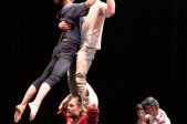 Rīgas cirks piedāvā: akrobātikas un dejas izrāde 
