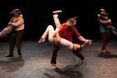 Rīgas cirks piedāvā: akrobātikas un dejas izrāde 
